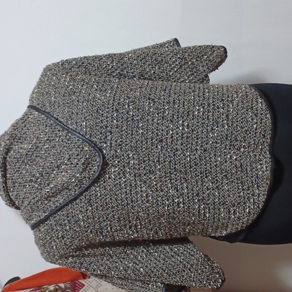 BALI CORP. SWEATER CAPE IN A BEAUTIFUL MULTI COLOR KNIT - Picture 6 of 7